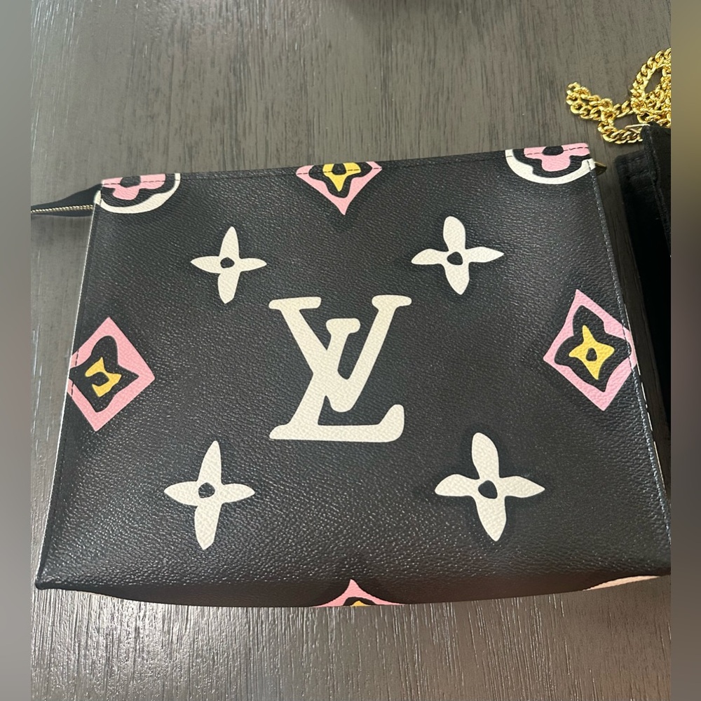 ❤️‍🔥SOLD❤️‍🔥Louis Vuitton Wild at heart toiletry 26 with insert and chain